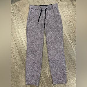 EUC Lululemon “On the Fly” luxtreme pants. Size 4. Size dot confirmed.